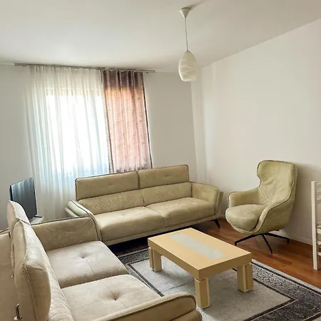 Luxe 2 * Tirana